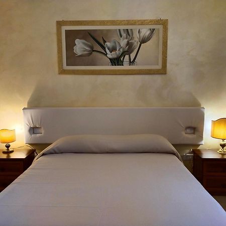 Prie De Mae Hotel Genoa Bagian luar foto